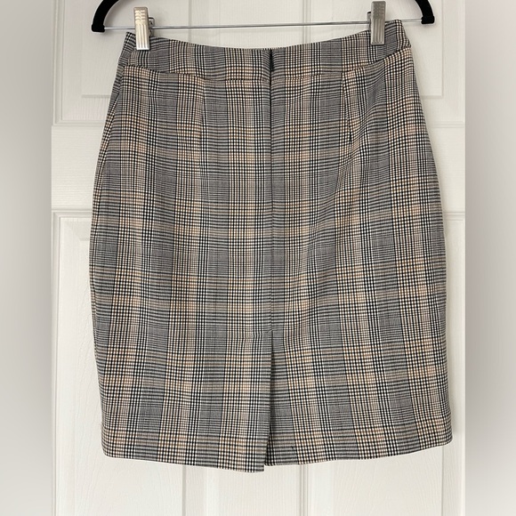 Women’s Skirt - Picture 2 of 4